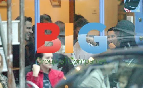 Celebs Meet Up for Coffee in London