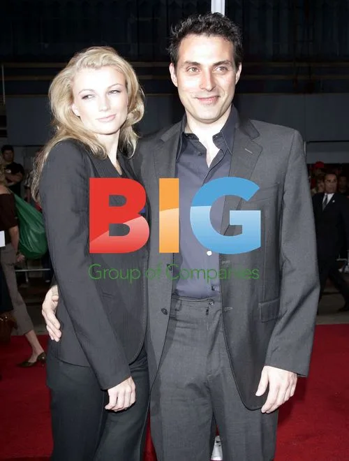 Rufus Sewell & wife at 'The Legend Of Zorro' premiere