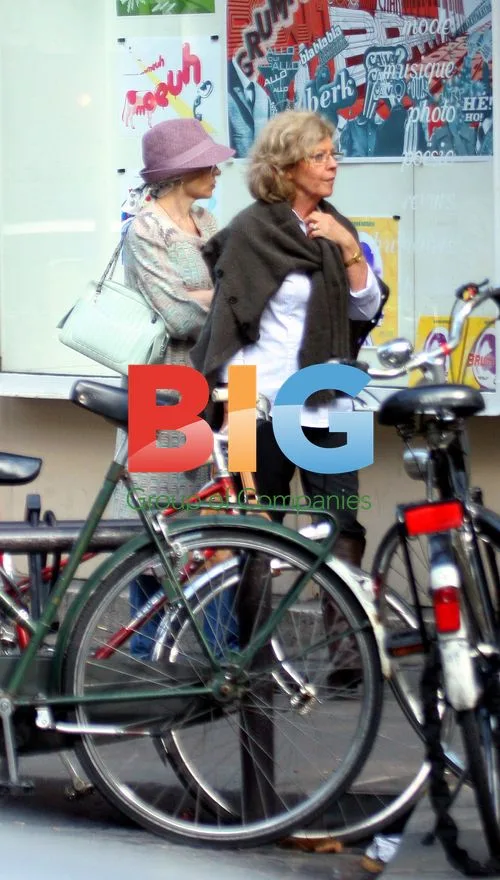Kylie Minogue and her mum in Paris