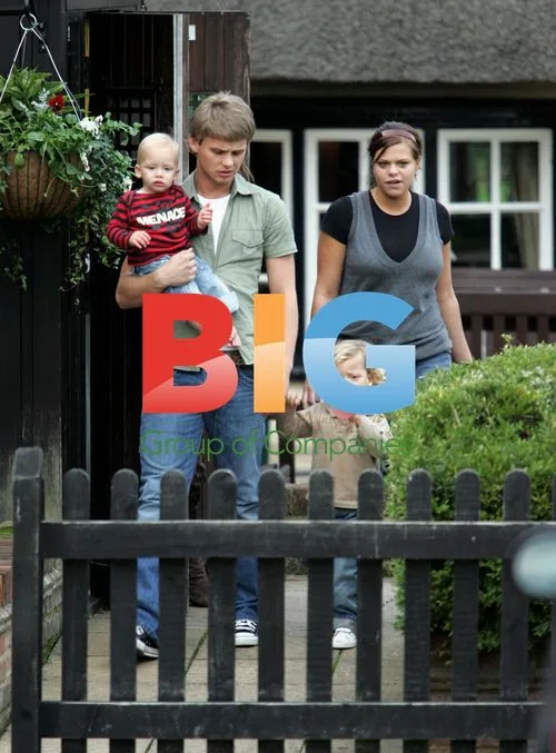 Jade Goody and Jeff Brazier Spotted at Pub