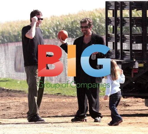 Al Pacino and his kids at a pumpkin market
