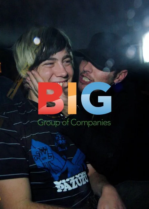 Ex Busted Bandmates Enjoy Nightclub