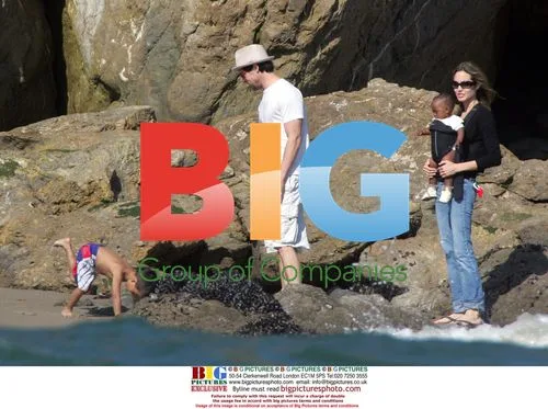 Pitt and Jolie Enjoy Family Beach Day