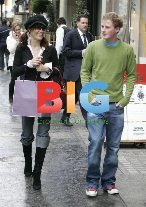 Socialite Tara Palmer-Tomkinson Shopping in London