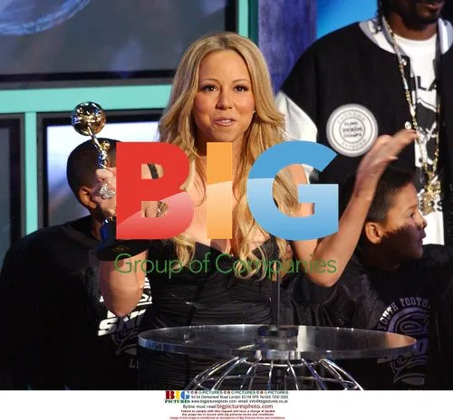 Mariah Carey and Beyonce at 2005 World Music Awards