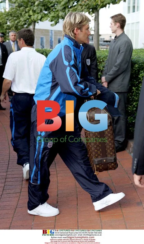 England squad arrives in Cardiff