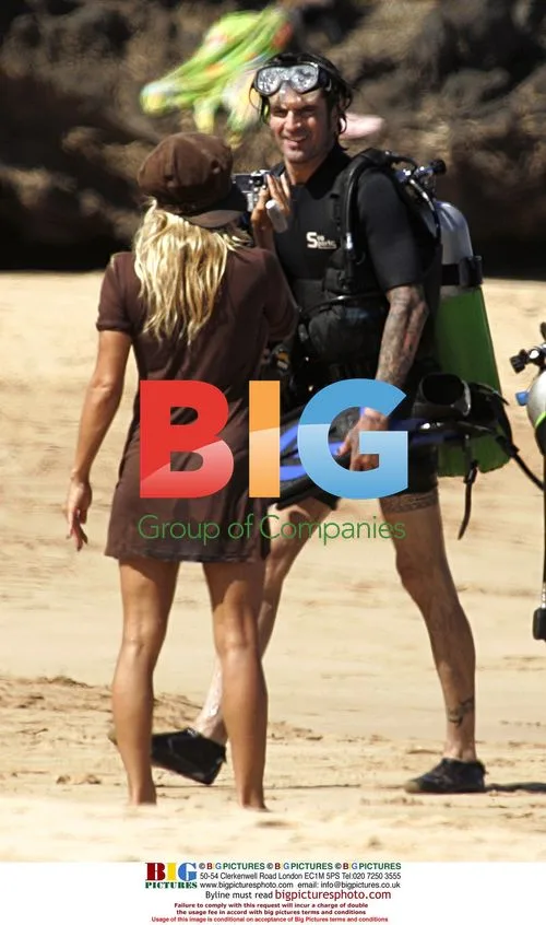 Pamela Anderson Watches Ex Tommy Lee Scuba Dive With Son