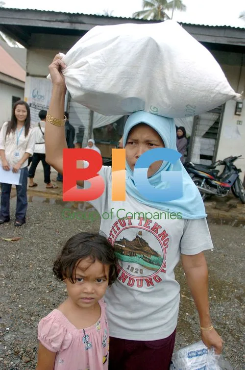 Tsunami Survivors Receive UN Food Aid