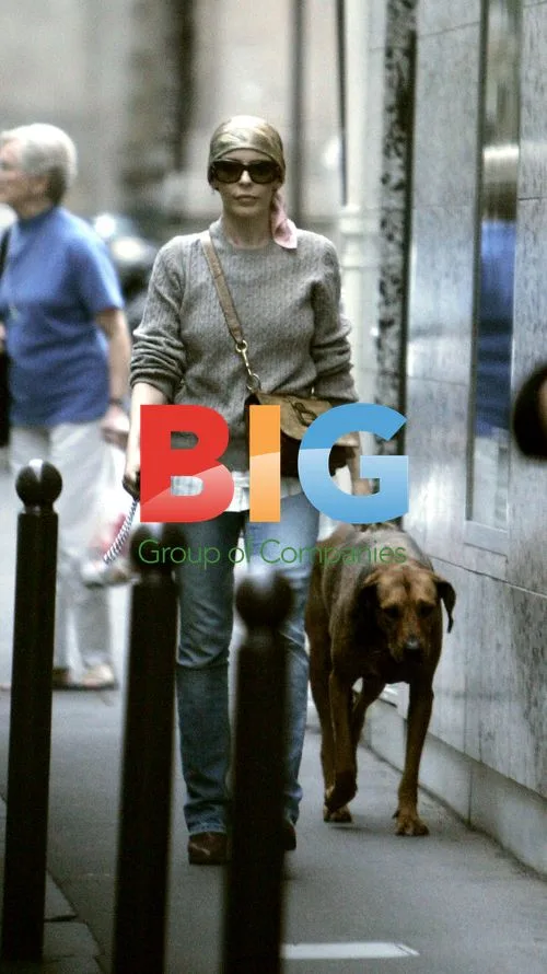 Kylie Minogue Out in Paris with Mom & Boyfriend
