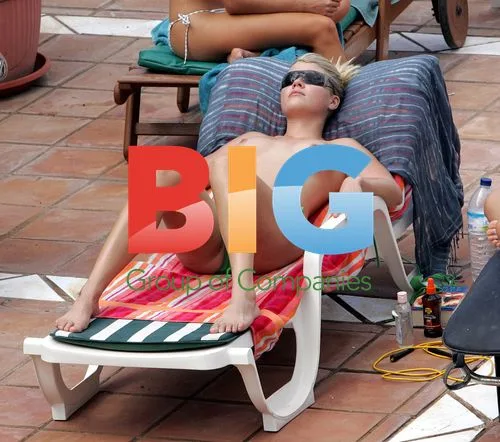 Models Relax Before 'Catfight' Reality Show
