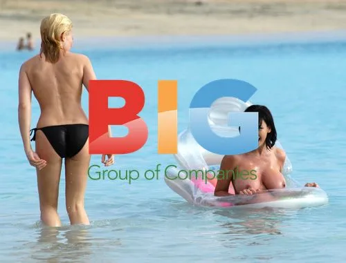 Glamour models Jo Hicks and Sophie Howard on holiday