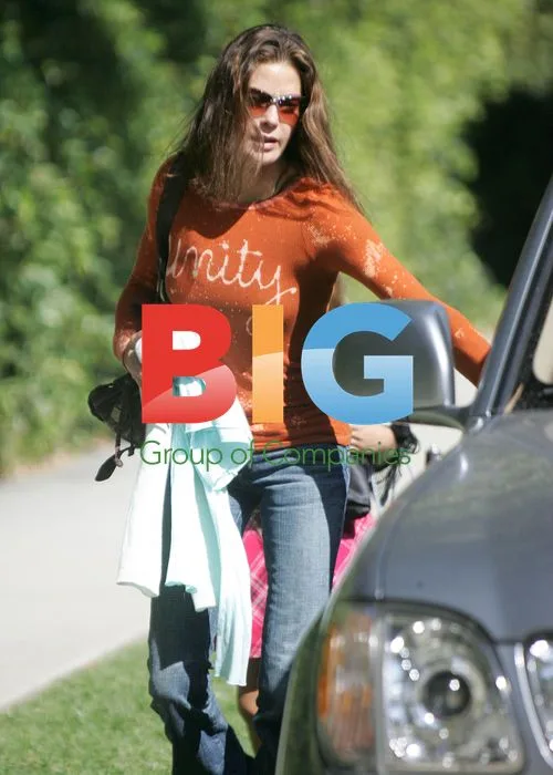 Teri Hatcher at Petrol Station
