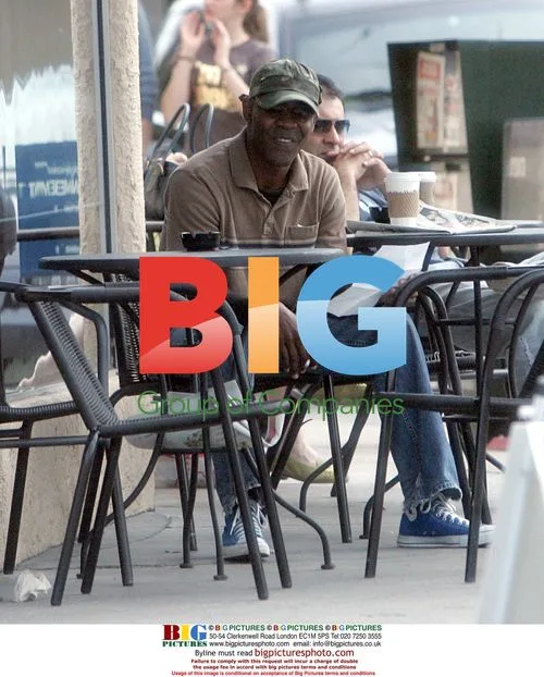 Denzel Washington Enjoys Coffee at Starbucks