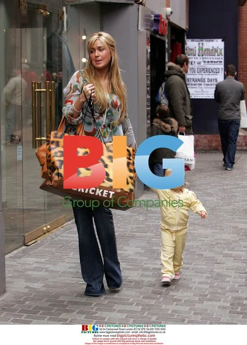Alex Curran Shopping with Daughter Lilly-Ella
