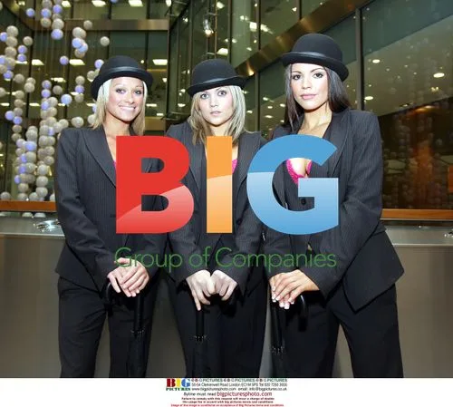 Girl Band Mrs Robinson Opens LSE