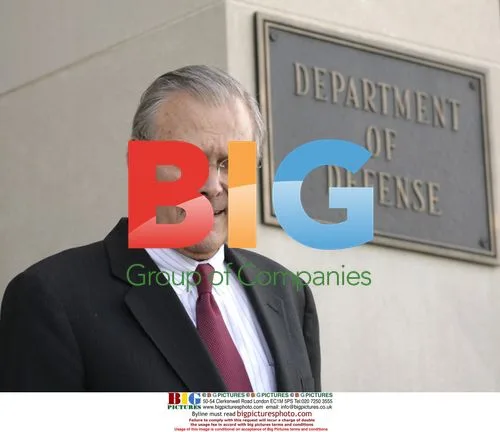Rumsfeld Welcomes British Defense Secretary to Pentagon