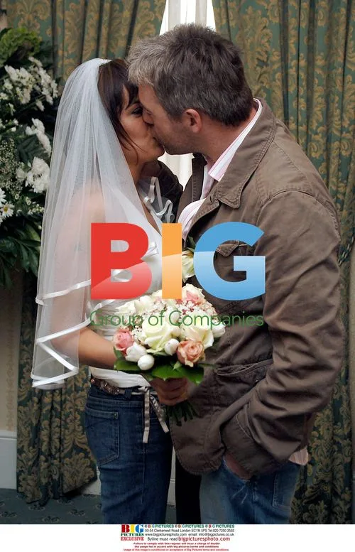 TV reporter Donal McIntyre weds Amira