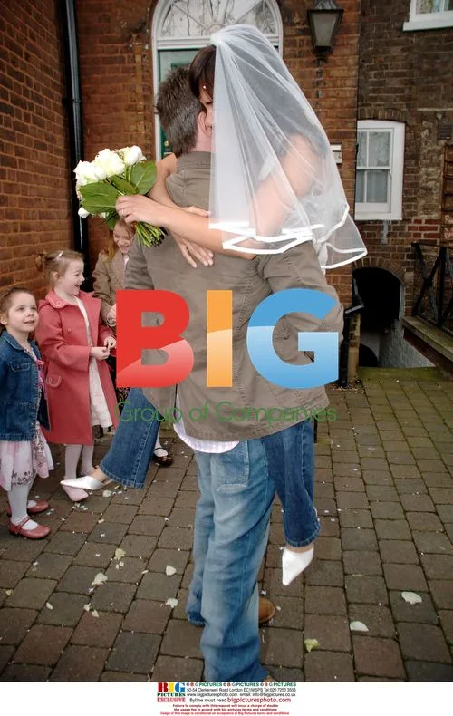 Journalist Donal McIntyre weds at registry office