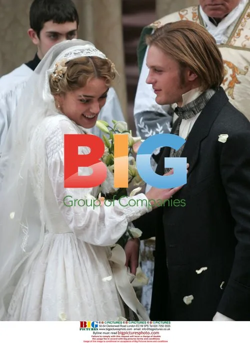 Keira Knightley and Michael Pitt on 'Silk' set