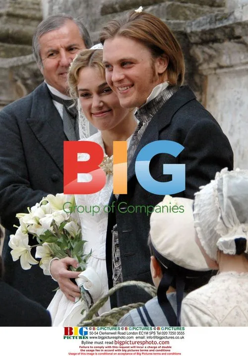 Keira Knightley and Michael Pitt on set of 'Silk'