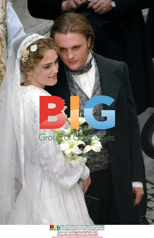 Keira Knightley & Michael Pitt on 'Silk' set