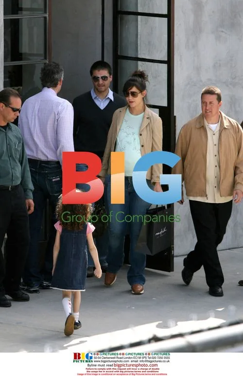 Katie Holmes Casual Shopping