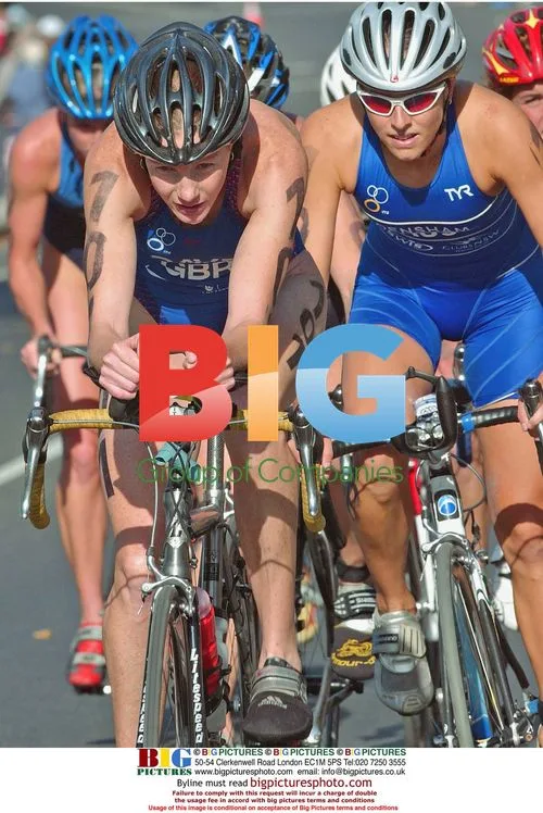 Leanda Cave leads 2006 Geelong Triathlon