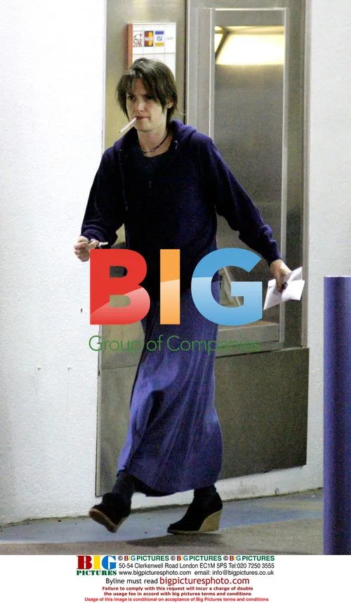 Winona Ryder grabs cash at late night ATM