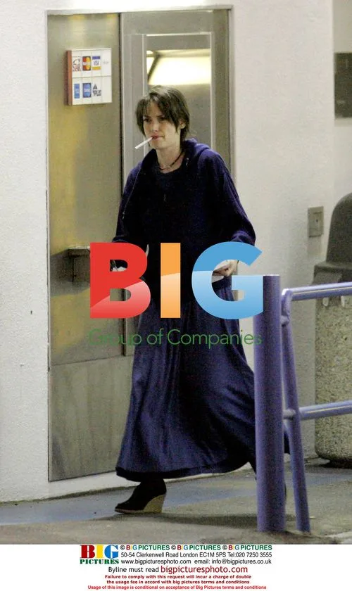 Winona Ryder grabs cash at late night ATM