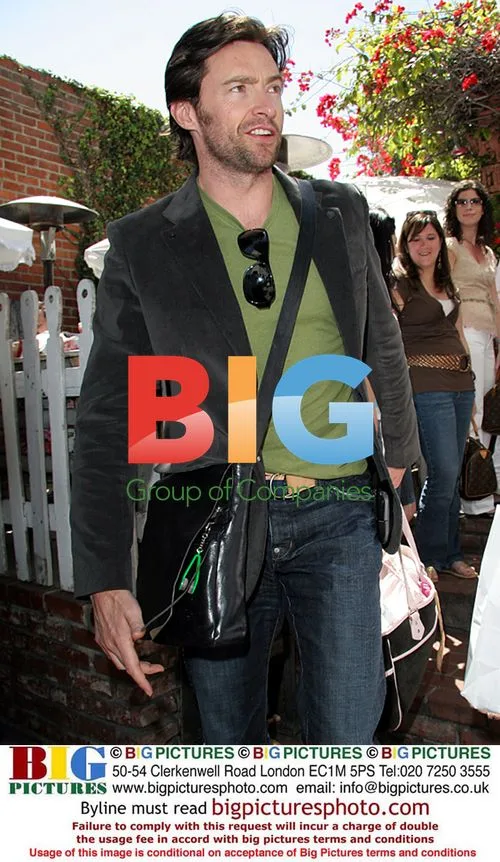 Hugh Jackman Leaves Ivy Restaurant with Family