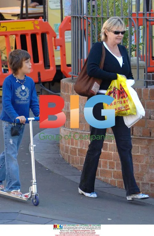 Elle Macpherson and sons say goodbye to her mother at Sydney Airport