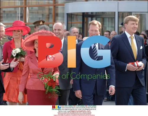 Prince van Oranje & Princess Máxima arrive at medical center