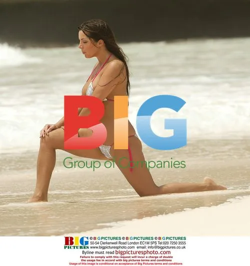 Glamour girl Coralie's beach yoga session