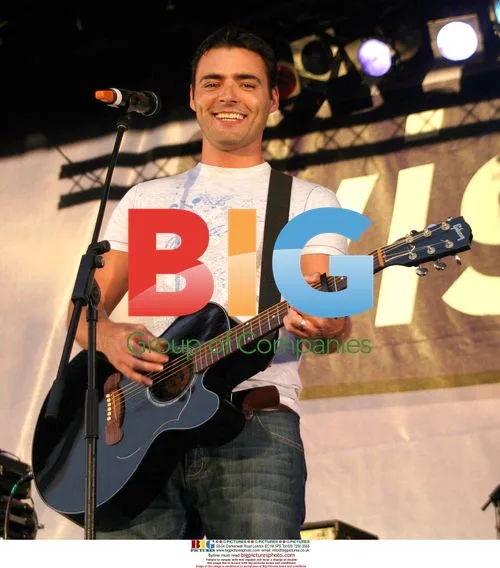 Steve McNally performs at Wish FM pop concert