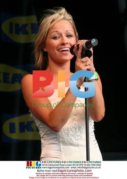 Mrs Robinson Live at GWR FM Concert