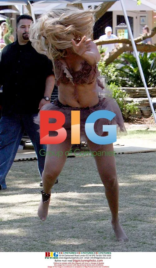 Tyra Banks Sexy Dancing at Grove Shopping Center