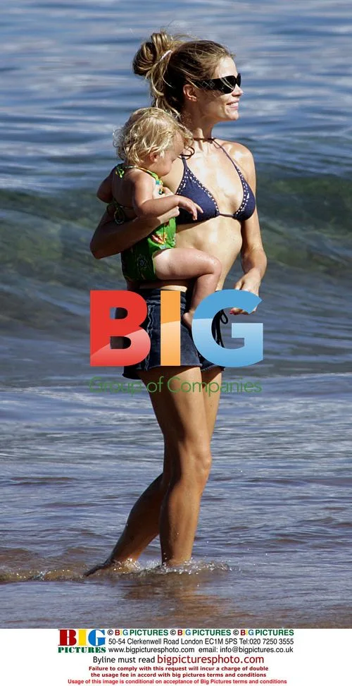 Denise Richards and daughters on Maui beach
