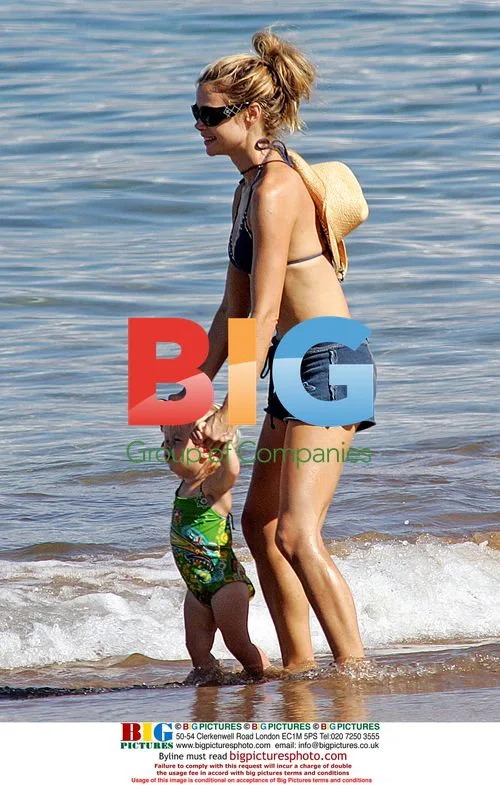 Denise Richards and daughters on Maui beach