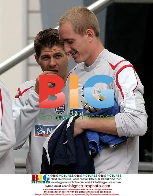 England Squad Arrives at Lowry Hotel