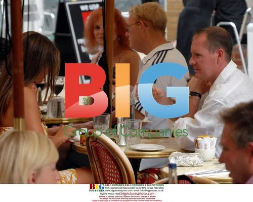 Gazza and Tanya enjoy lunch in Kensington