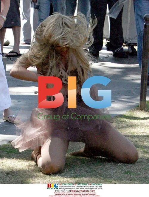 Tyra Banks Performs Impromptu Dance at Grove Shopping Center
