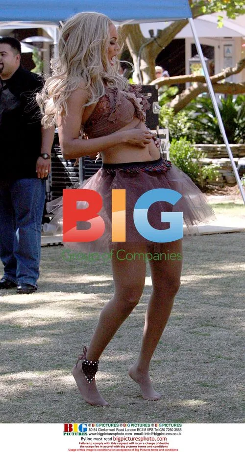 Tyra Banks Puts On Skimpy Outdoor Show