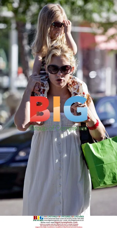 Kate Hudson and son Ryder shop in Pacific Palisades