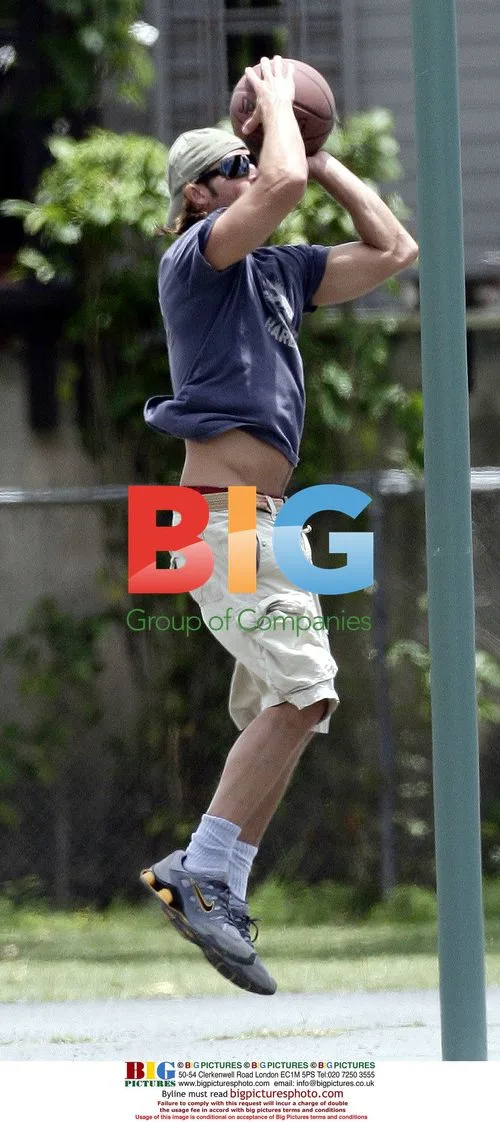 Josh Holloway shoots hoops in Oahu