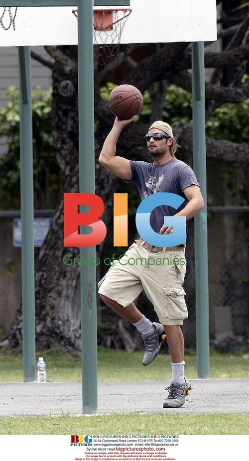 Josh Holloway shoots hoops in Hawaii