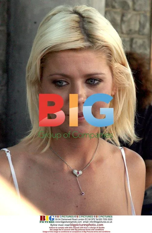 Tara Reid Shopping at Kitson