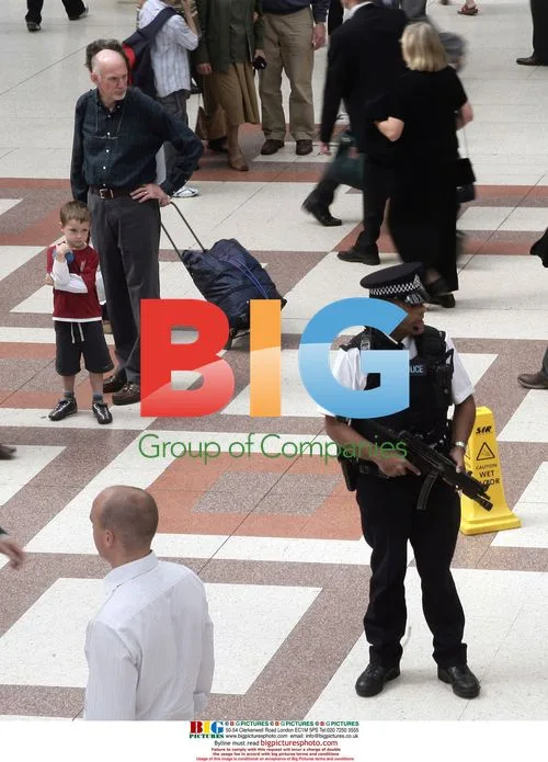 Metropolitan police at Victoria station after terror threat