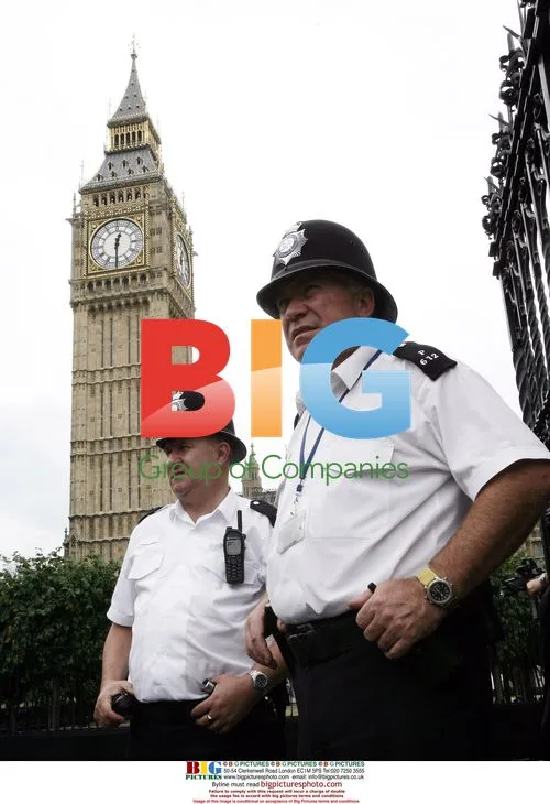 Police Guard UK Parliament After Terror Threat