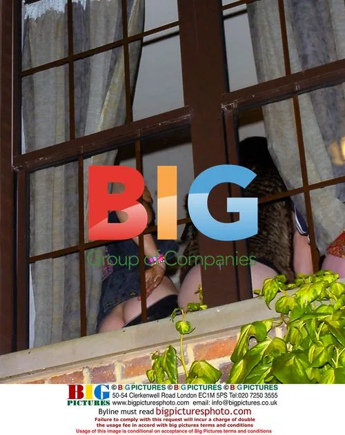 BB7 Winner Pete Bennett Mooning Photographers