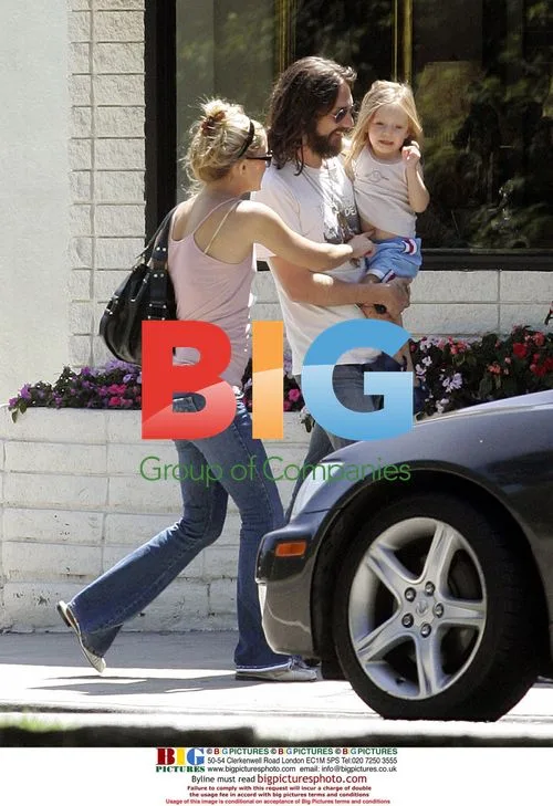 Chris Roberson and Kate Hudson with son Rider